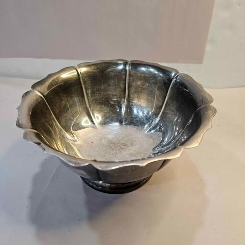Vintage Scalloped Silver-Plated Pedestal Bowl